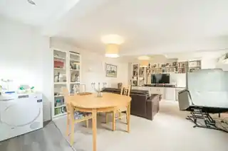 2B Oldfield Road, photo 4