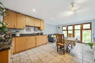 2C Sandycoombe Road, photo 4