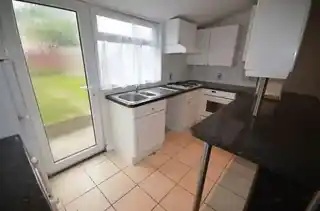 2D Stirling Road, photo 4