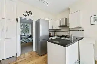 2D Strafford Road, photo 4