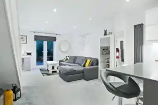 2K Cotswold Road, photo 4