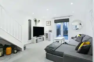 2K Cotswold Road, photo 3