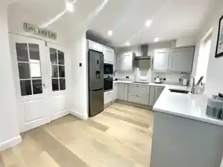 3 Austen Road, photo 3