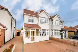 3 Beverley Avenue, photo 2