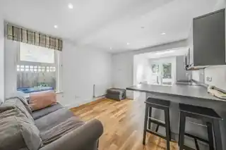 3 Cambray Road, photo 2