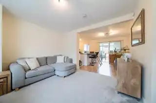 3 Caxton Drive, photo 3