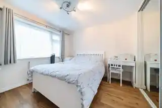 3 Caxton Drive, photo 4