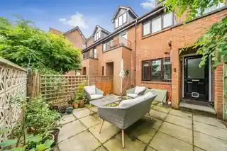 3 Clovelly Gardens, photo 4