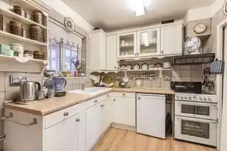 3 Cobbett Road, photo 3