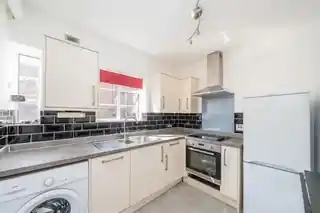 3, Cole Court Lodge, London Road, photo 3