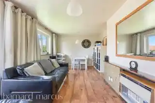 3, Compton Court, Benhill Wood Road, photo 3