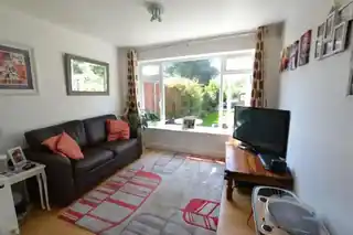 3 Crewys Road, photo 3