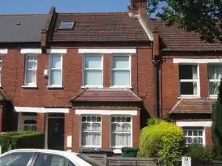 3 Crewys Road, photo 2