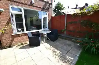3 Crewys Road, photo 4