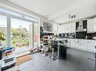 3 Dicey Avenue, photo 2