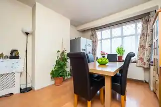 3 Egham Close, photo 4