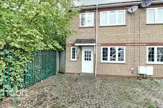 3, Evette Mews, Fullwell Avenue, photo 2