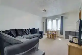 3 Heathcote Way, photo 2