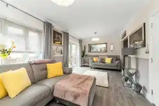 3 Hillground Gardens, photo 3
