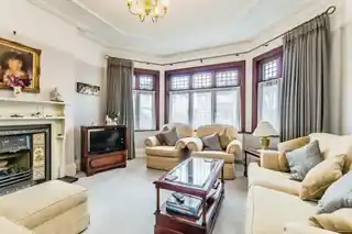 3 Kendall Avenue South, photo 4