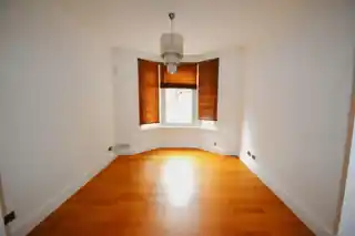 3 Mafeking Avenue, photo 3