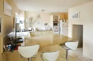 3 Maria Close, photo 3