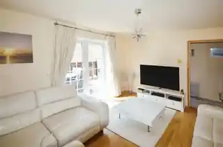 3 Maria Close, photo 2
