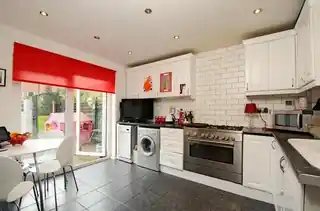 3 Mary Ann Gardens, photo 2