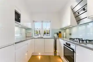 3 Mews Street, photo 2