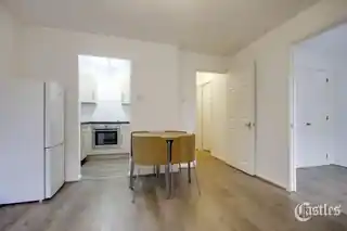 3 Millstream Close, photo 2
