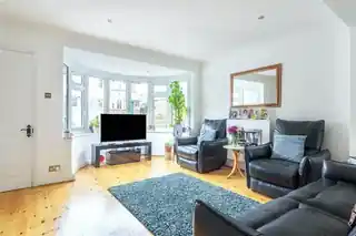 3 Mount Park Road, photo 2