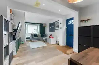 3 Myrtle Road, photo 3