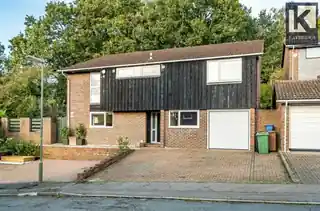 3 Parklands Way, photo 3