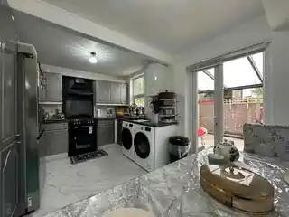 3 Parkway, photo 4