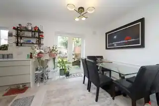 3 Peachey Close, photo 4