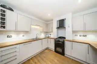 3 Plumbridge Street, photo 3