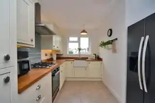 3, Ravensview Court, Portsmouth Road, photo 3