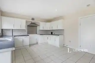 3 Simms Close, photo 4