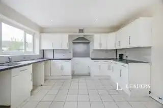3 Simms Close, photo 3