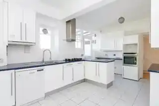 3 St Georges Close, photo 2