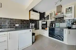 3 Urswick Gardens, photo 3