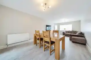 3 Walnut Way, photo 3