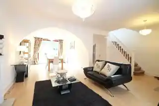 3 West Hill Way, photo 2