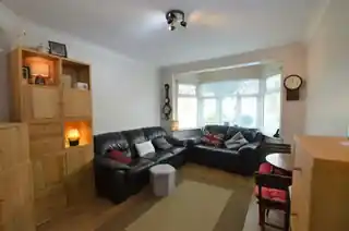 30 Amesbury Road, photo 2