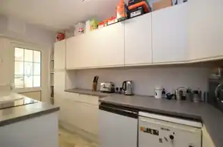 30 Amesbury Road, photo 4