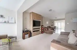 30 Camellia Close, photo 3