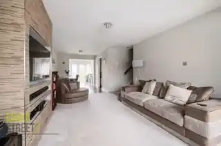 30 Camellia Close, photo 4