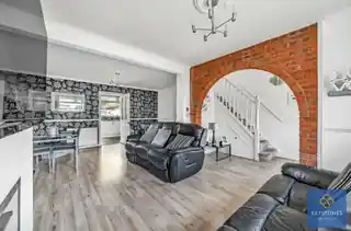 30 Carter Drive, photo 3