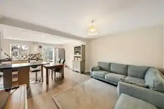 30 Cowley Mill Road, photo 3