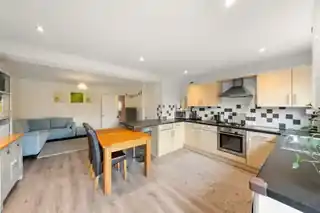 30 Cowley Mill Road, photo 2